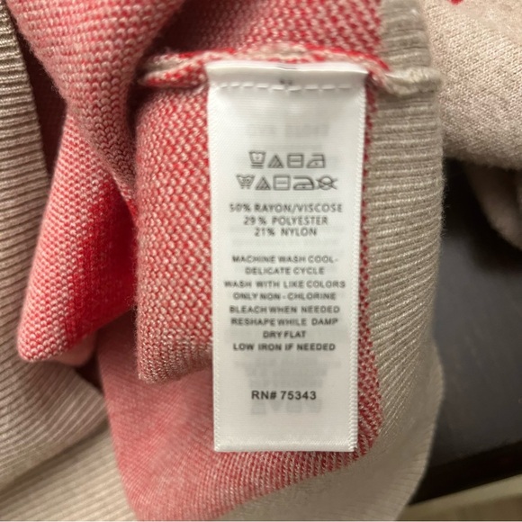 Tahari Beige Sweater with Red Hearts - Picture 4 of 6